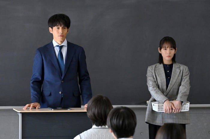 松坂桃李、吉岡里帆「御上先生」第2話(C)TBS