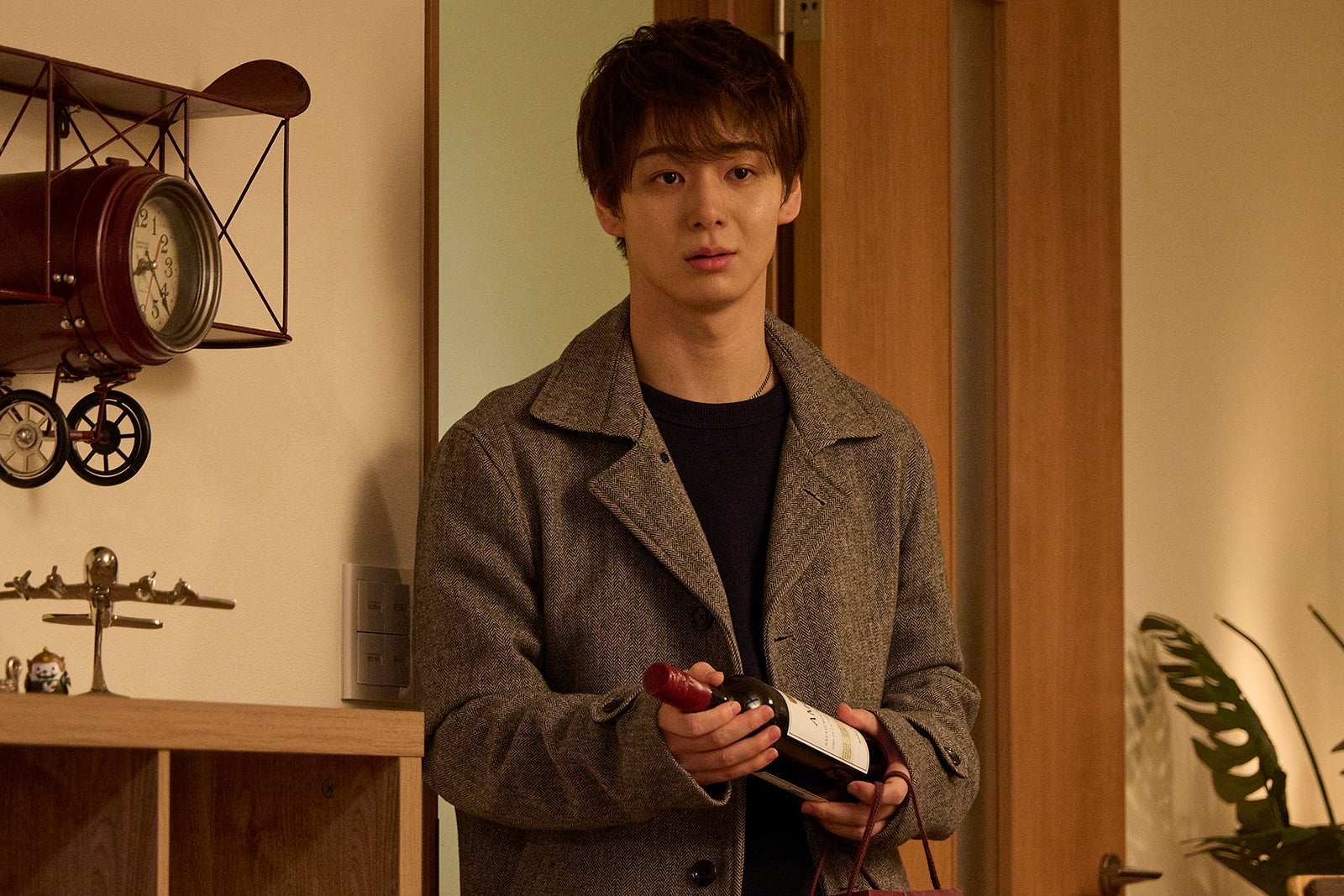 太田駿静「復讐カレシ～溺愛社長の顔にはウラがある～」第1話（C）「復讐カレシ～溺愛社長の顔にはウラがある～」製作委員会・MBS