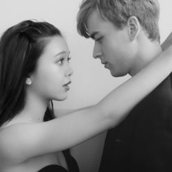 藤田ニコル イケメン外国人とキス 美谷間チラリsexy衣装で 大人すぎる 魅力全開 モデルプレス 藤田ニコル イケメン外国人とキス 美谷間チラリsexy衣装で 大人すぎる 魅力全開 モデルプレス