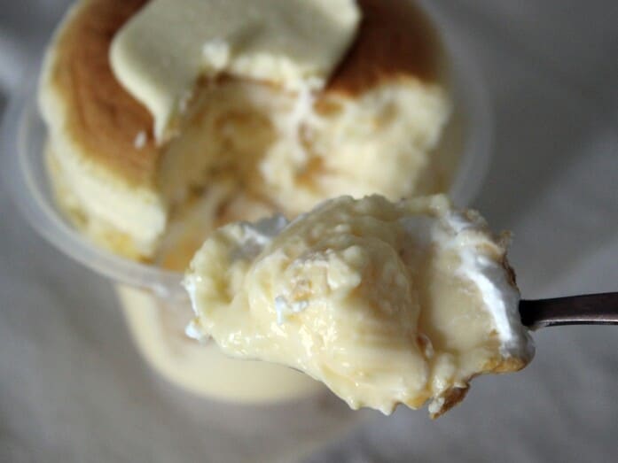 レトロ感のあるプリンとホットケーキの組み合わせに、ハマる人も多いのでは!?