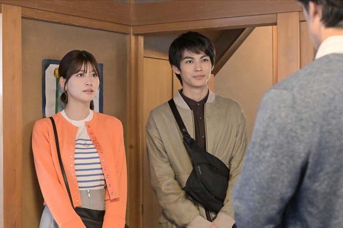 生見愛瑠、神尾楓珠「くるり~誰が私と恋をした?~」第5話より(C)TBS