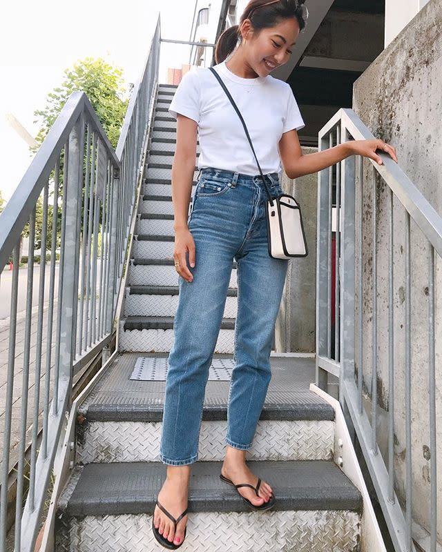 ベストマッチなサンダルはコレ 定番のデニムパンツコーデを大人顔に仕上げるサンダルスタイル モデルプレス