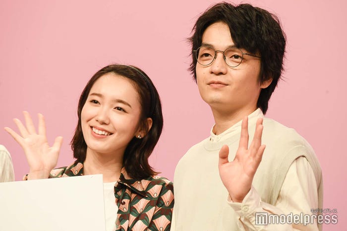 飯豊まりえ、岡山天音(C)モデルプレス