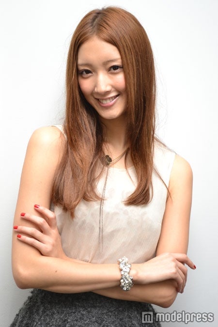 インタビューに応じてくれた菜々緒