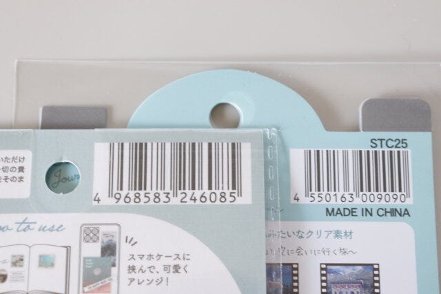セリアのフレークシール　写真ミックス18枚入とフィルム風フレークシールのJAN