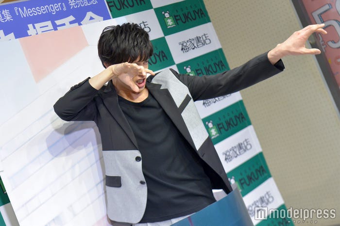 「ゾンビっぽい感じ」の岩永徹也(C)モデルプレス