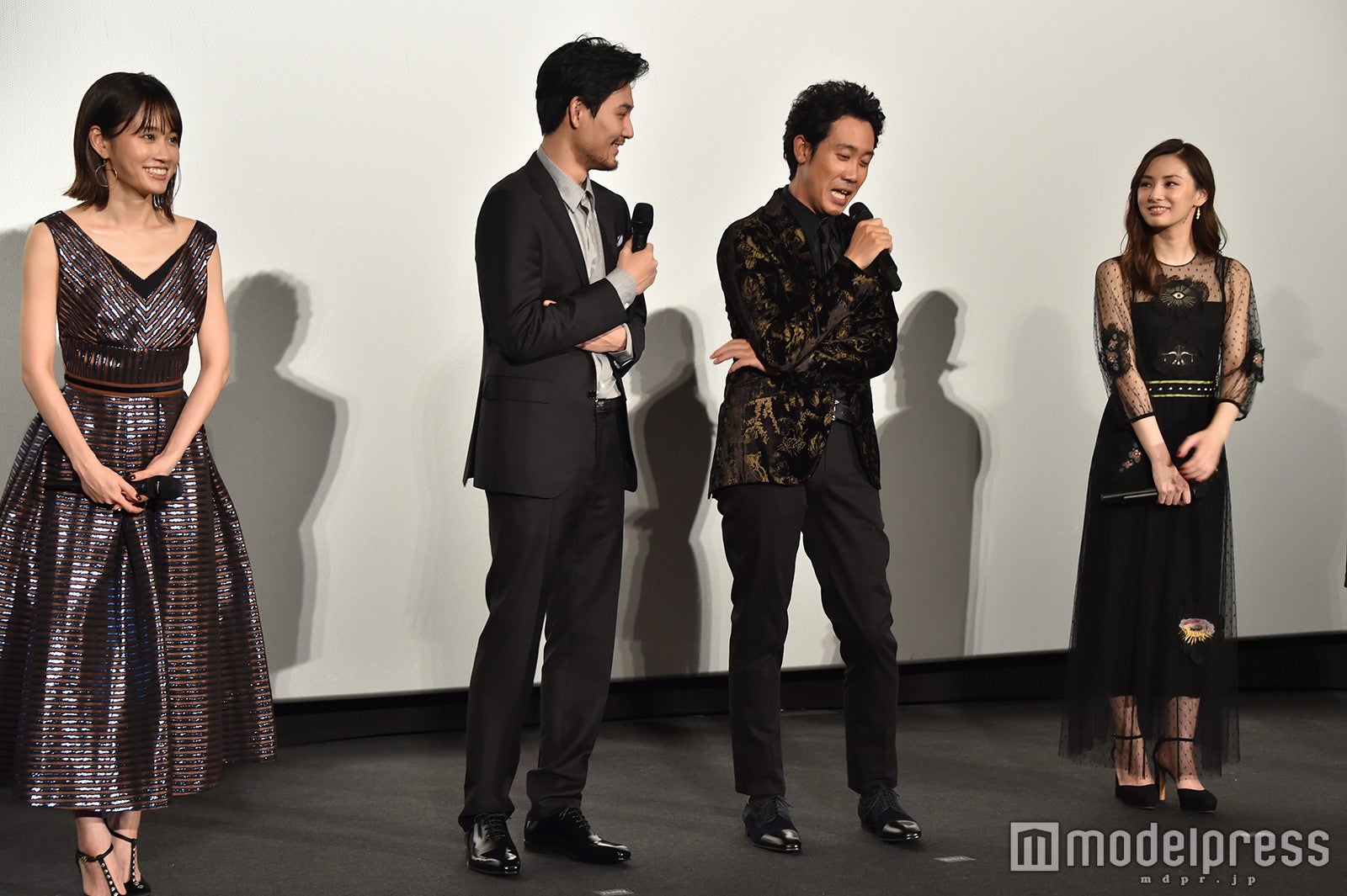 松田龍平の発言に困惑する大泉洋（C）モデルプレス