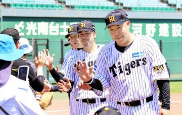 阪神OB戦士が野球少年に三者三様の打撃指導 限られた時間で伝えたポイントとは 野球振興イベント「トライアルベースボール」開催