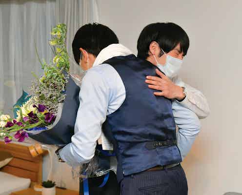 赤楚衛二&町田啓太「チェリまほ」クランクアップでハグ デートシーンなど仲良しメイキング・オフショット解禁