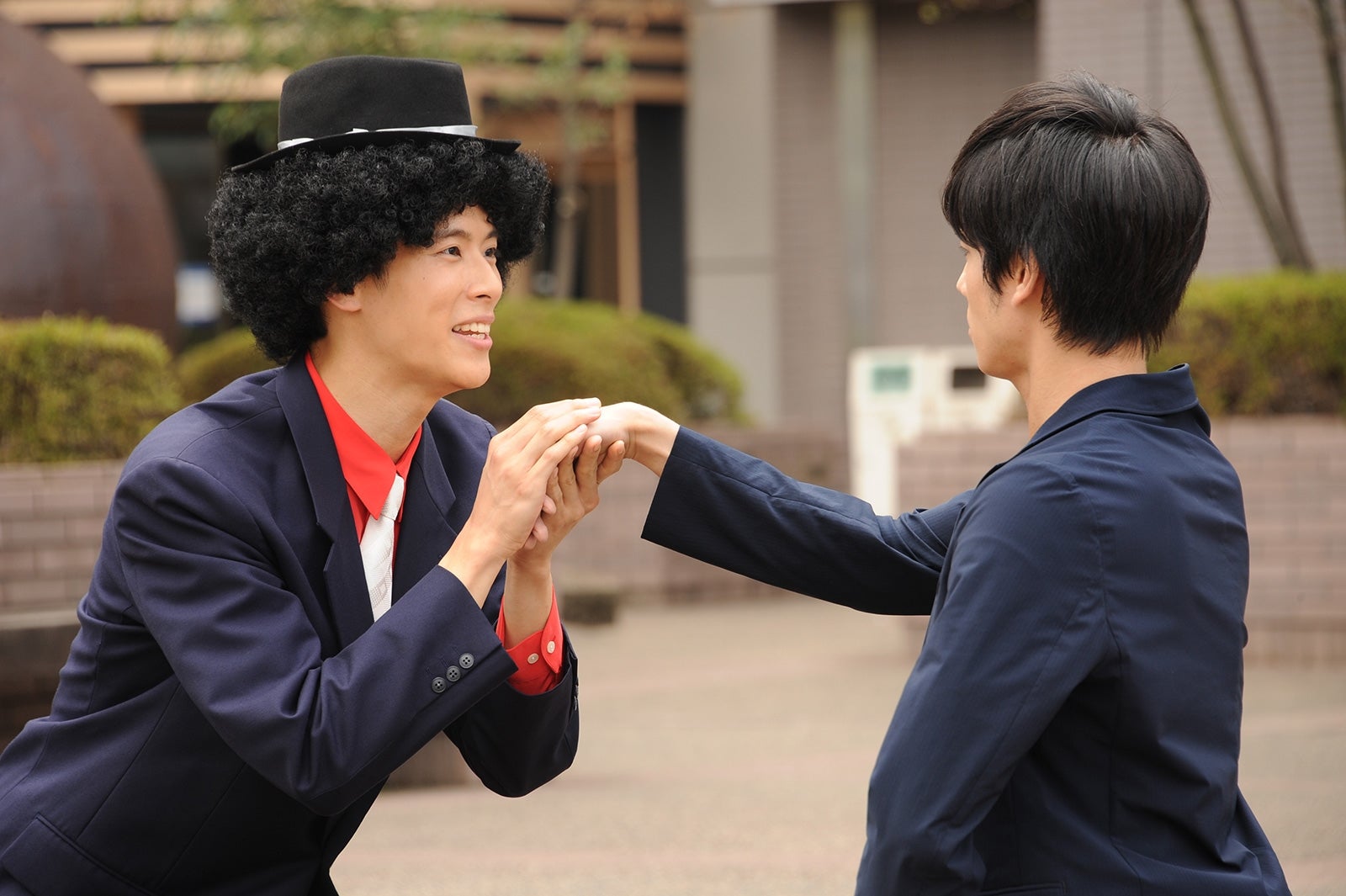 （左）柳喬之（C）「ビルド＆エグゼイド」製作委員会（C)石森プロ・テレビ朝日・ADK・東映 