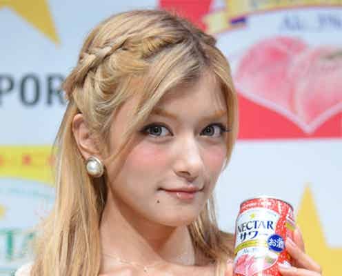 ローラ、ほろ酔いで爆弾発言?!ミニワンピで大はしゃぎ