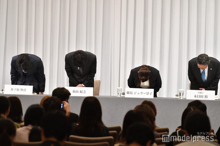 井ノ原快彦、東山紀之、藤島ジュリー景子氏、木目田裕氏(C)モデルプレス