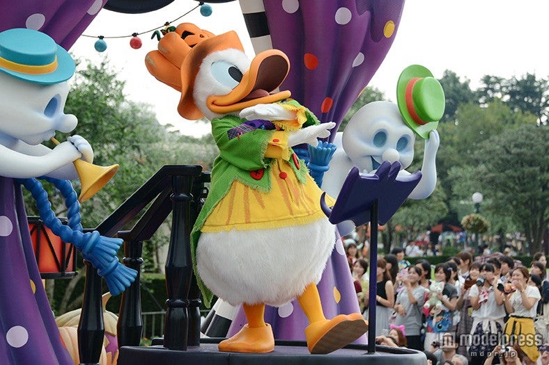 パレード「ハッピーハロウィーンハーベスト」／ドナルド