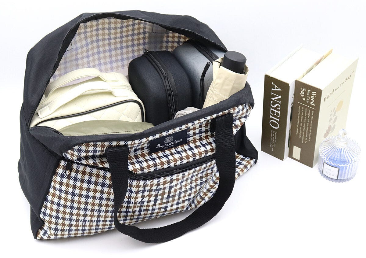 宝島社雑誌付録ＧＬＯＷ3月号のアクアスキュータムの大容量ボストンバッグ5