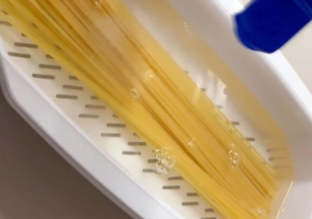 ダイソー　お皿にもなる電子レンジでパスタメーカー　使用例