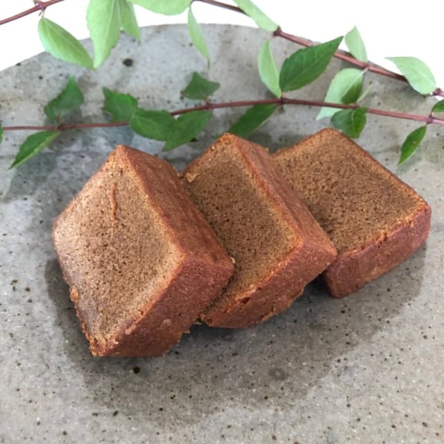 キメの細かい生地で見るからにずっしり感が伝わります。