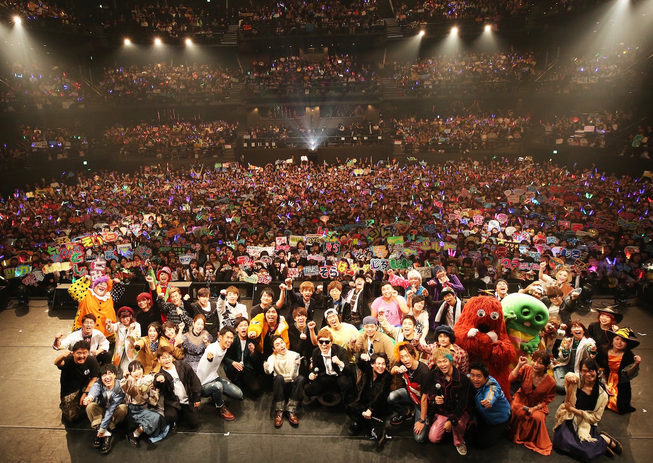 プレミアムステージ 第2部 記念撮影の様子 （提供写真）