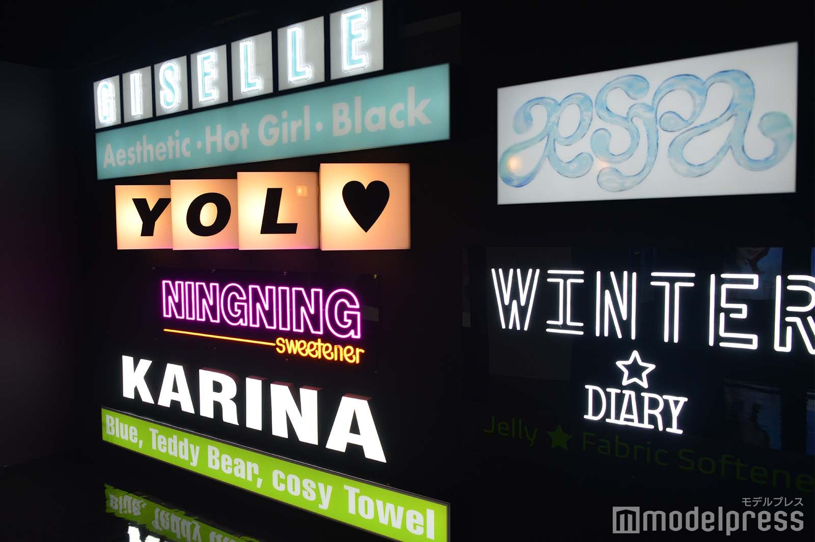 「＃potd ＃aespa in Tokyo」内観（C）モデルプレス