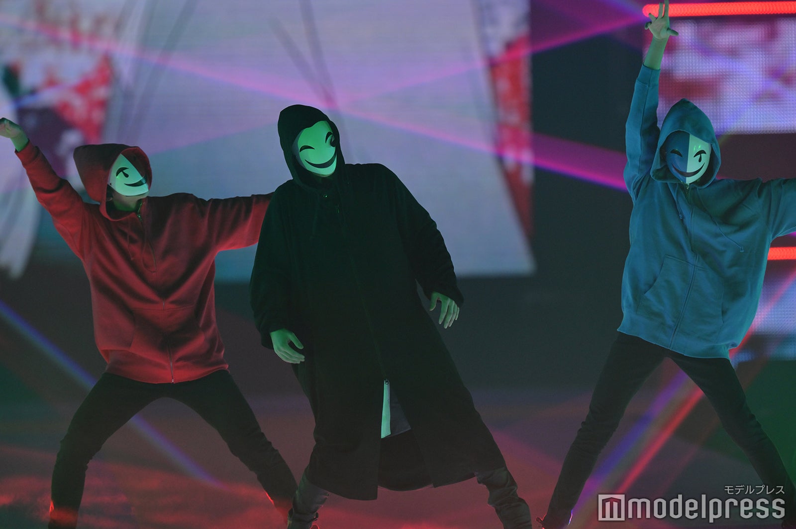 仮面姿で一糸乱れぬパフォーマンスを披露したYupman（C）モデルプレス