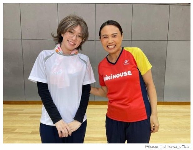 グレーヘアの石川佳純、平野早矢香／Instagramより