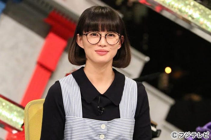 臼田あさ美 ぱっつん前髪 丸メガネで大人キュートに 今週のメガネ美女 モデルプレス 臼田あさ美 ぱっつん前髪 丸メガネで大人キュートに 今週のメガネ美女 モデルプレス