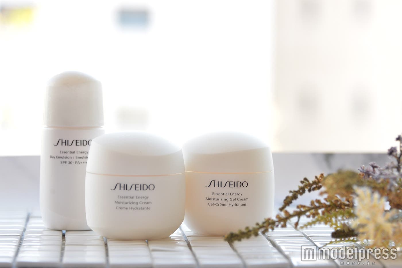 (左から)「デーエマルジョン SPF30・PA+++」「モイスチャライジングクリーム」「モイスチャライジングジェルクリーム」(C)モデルプレス