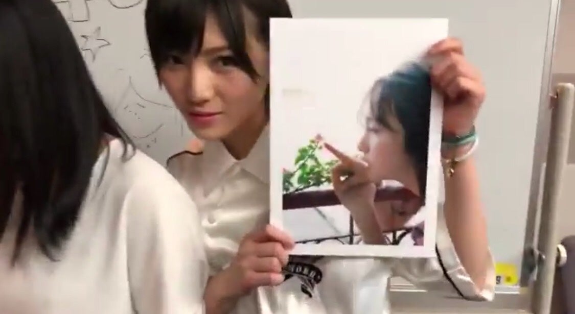 高橋朱里1st写真集公式ツイッター（@juri_1st_0724）より