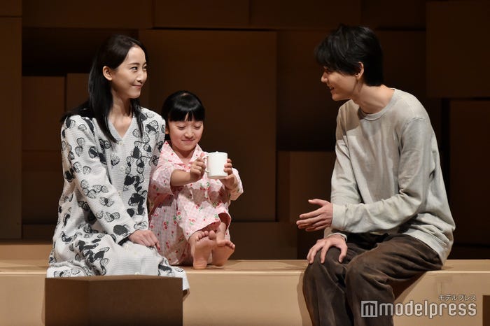 松井玲奈、横溝菜帆、古川雄輝/舞台「神の子どもたちはみな踊る after the quake」プレスコールより(C)モデルプレス