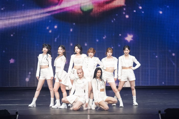 ME:I(前列左から)SUZU、MIU(後列左から)RINON、MOMONA、KOKONA、TSUZUMI、AYANE、KEIKO(C)LAPONE GIRLS