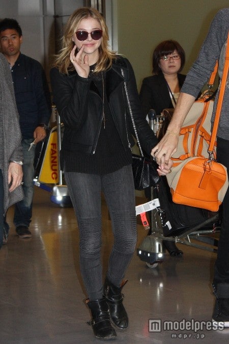 成田空港に到着したクロエ・グレース・モレッツ。