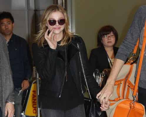 クロエ・グレース・モレッツが来日!出迎えのファン熱狂