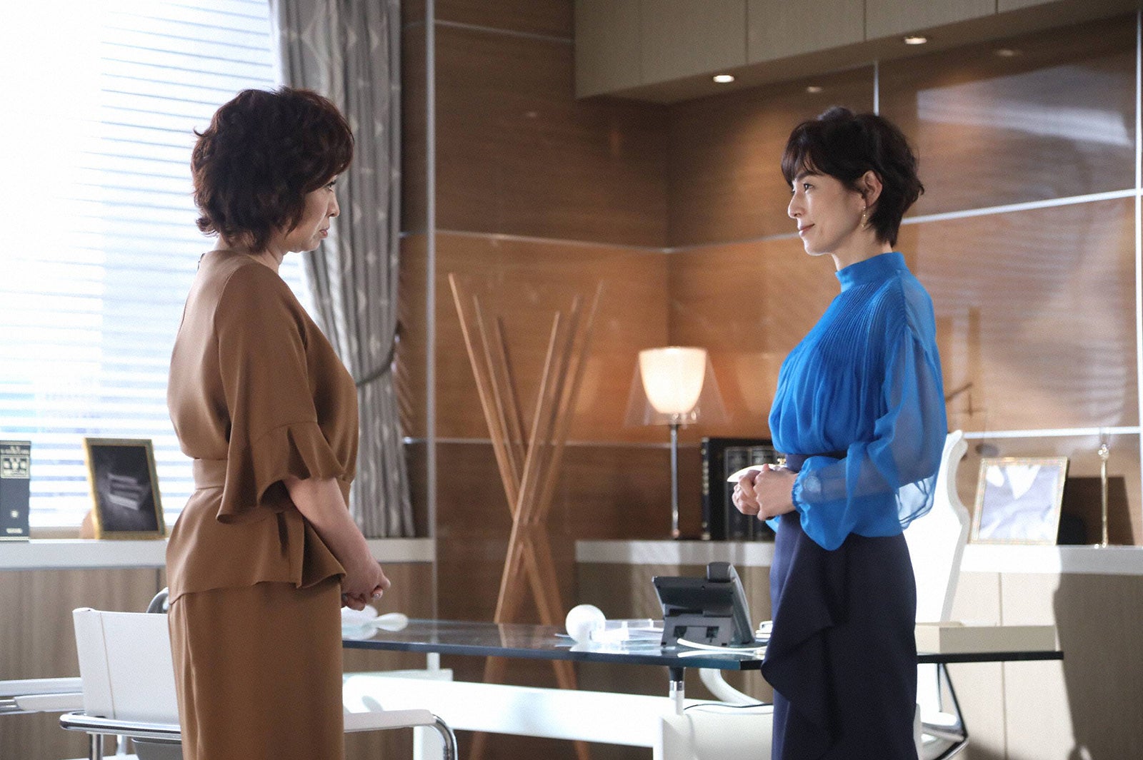 清水ミチコ、鈴木保奈美「SUITS／スーツ2」第6話より（C）フジテレビ