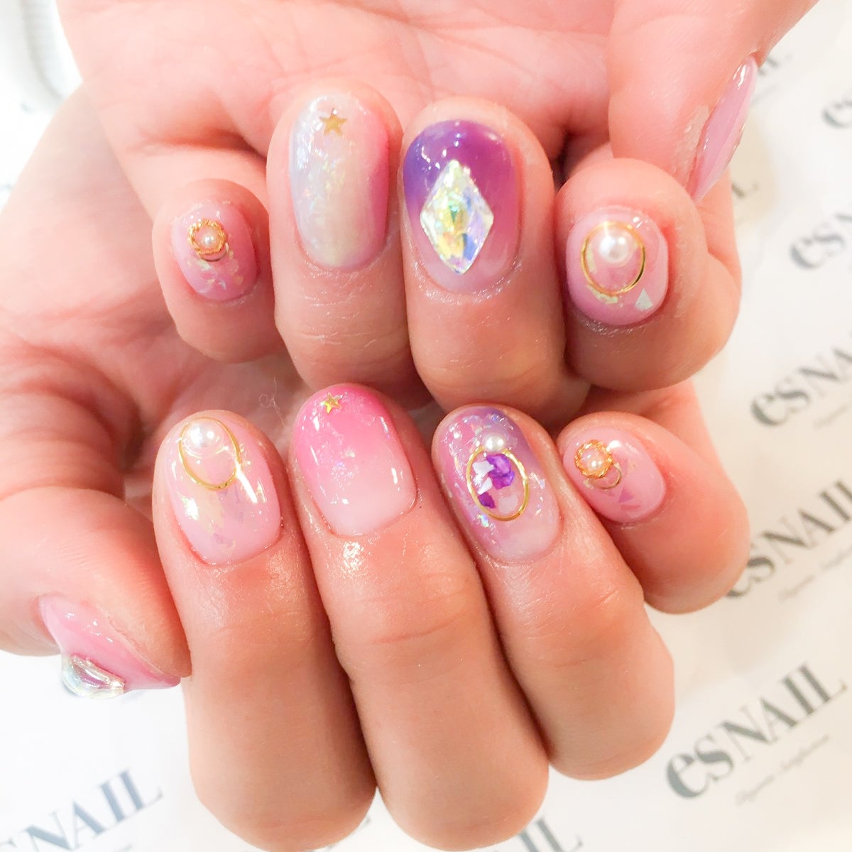 ビビッドカラーは滲ませて湿度を演出（画像提供：esNAIL）