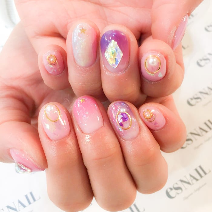 ビビッドカラーは滲ませて湿度を演出(画像提供:esNAIL)