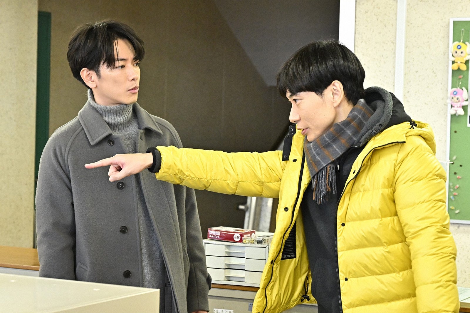 佐藤健、板倉俊之／  「100万回 言えばよかった」第7話より（C）TBS