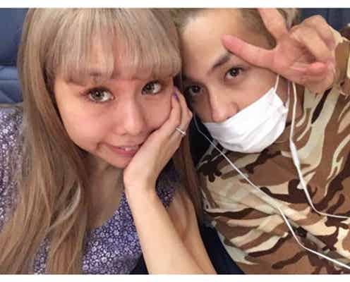 ぺこ&りゅうちぇる、結婚後“初”旅行ですっぴん&ラブラブショット続々