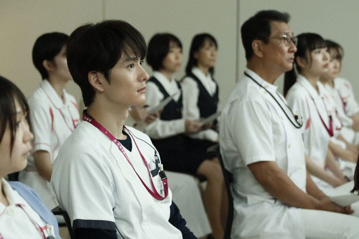 岡田将生、中井貴一「ザ・トラベルナース」第5話(C)テレビ朝日