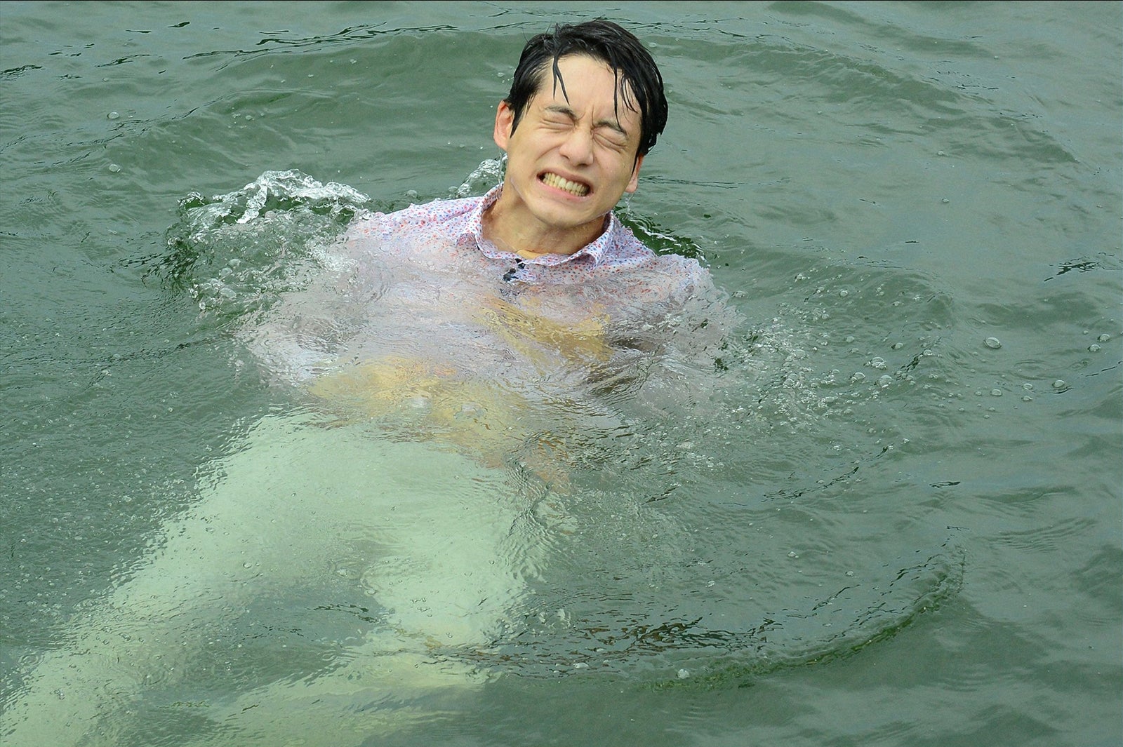 坂口健太郎／「ごめん、愛してる」第2話より（画像提供：TBS）