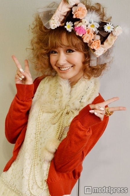 人気モデル、チワワ系K-POPアイドルと初対面