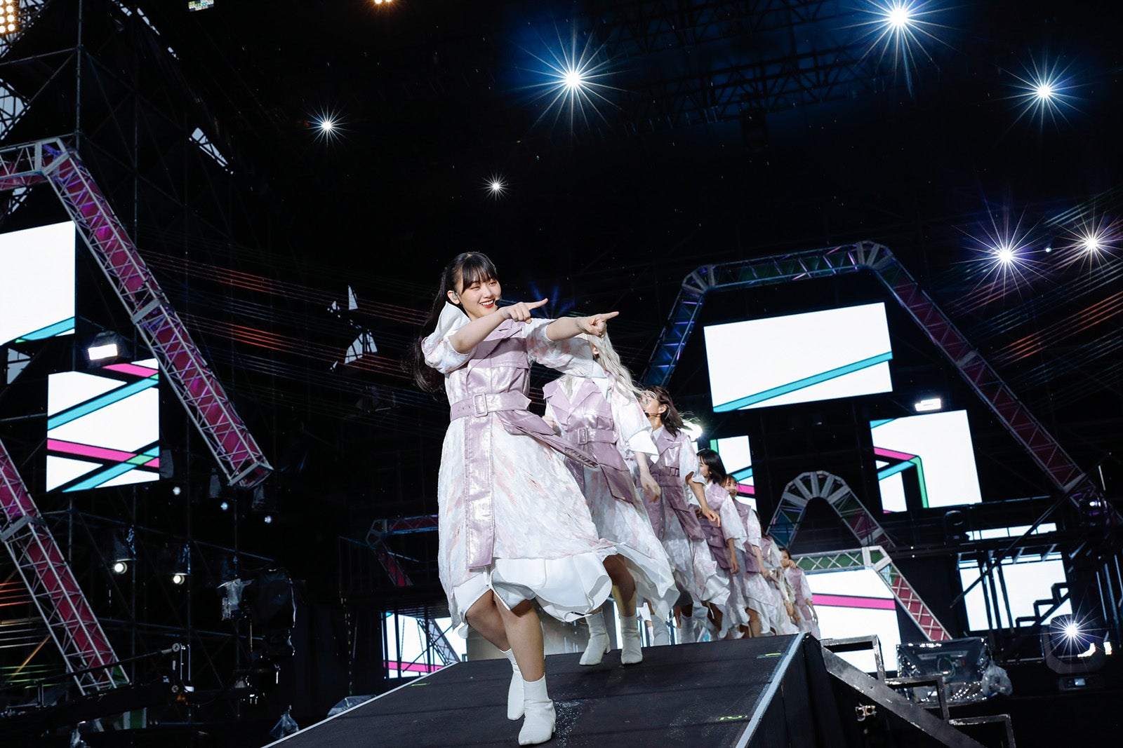 櫻坂46卒業の尾関梨香＆原田葵が涙 念願の「W-KEYAKI FES」開催