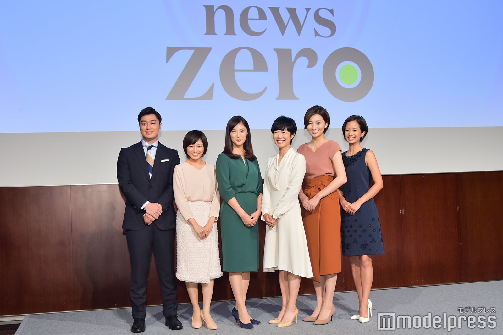 （左から）弘竜太郎アナ、市來玲奈アナ、岩本乃蒼アナ、有働由美子アナ、畑下由佳アナ、河西歩果（C）モデルプレス