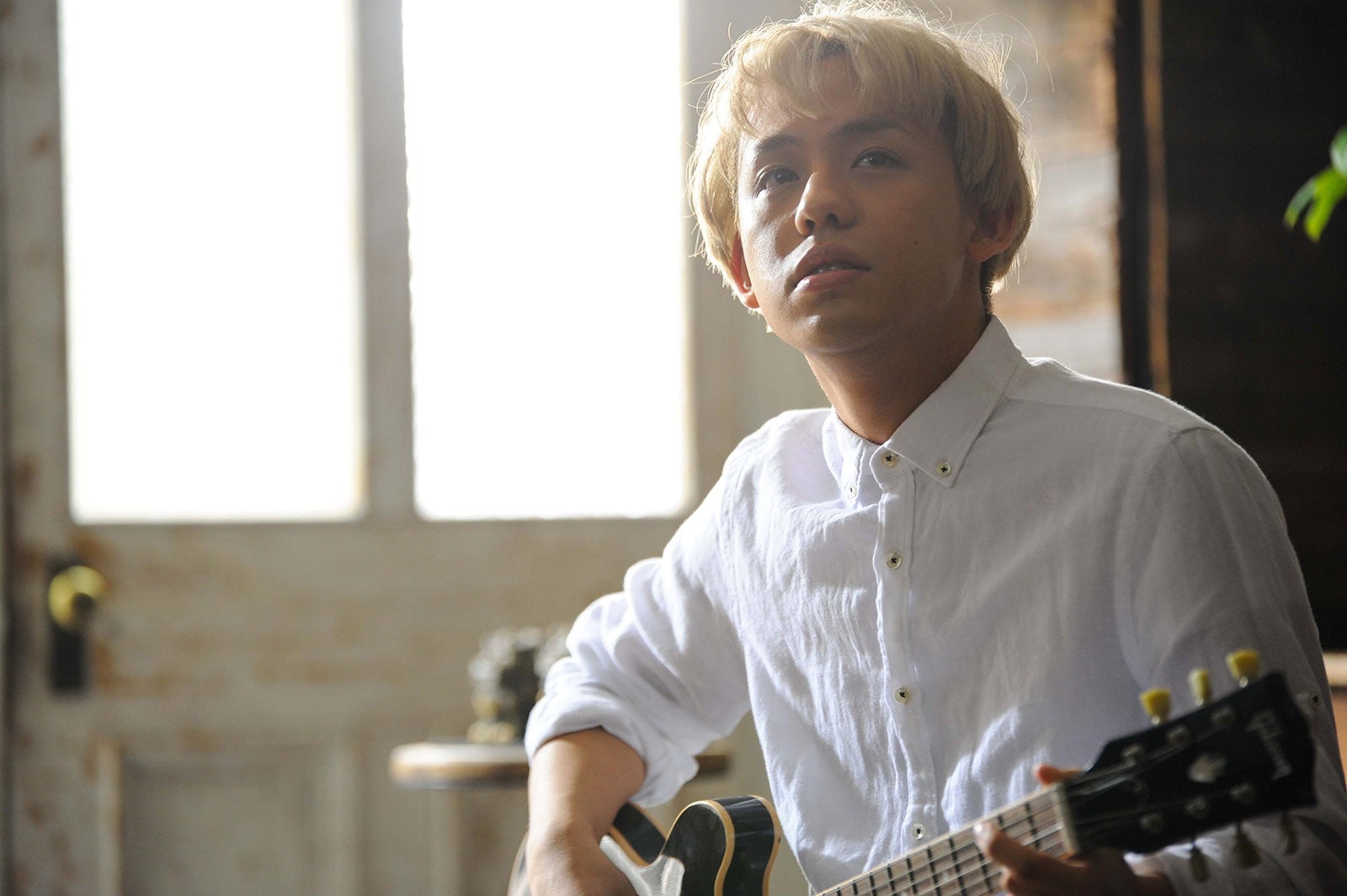 りゅうちぇる“イケちぇる”姿でギター演奏　ぺこへの愛を伝える「世界が明るくなった」