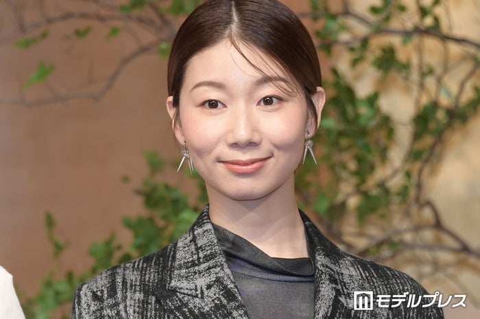 「虎に翼」よね役話題の土居志央梨、美背中ショットに絶賛の声「色っぽい」「素敵すぎてドキドキする」