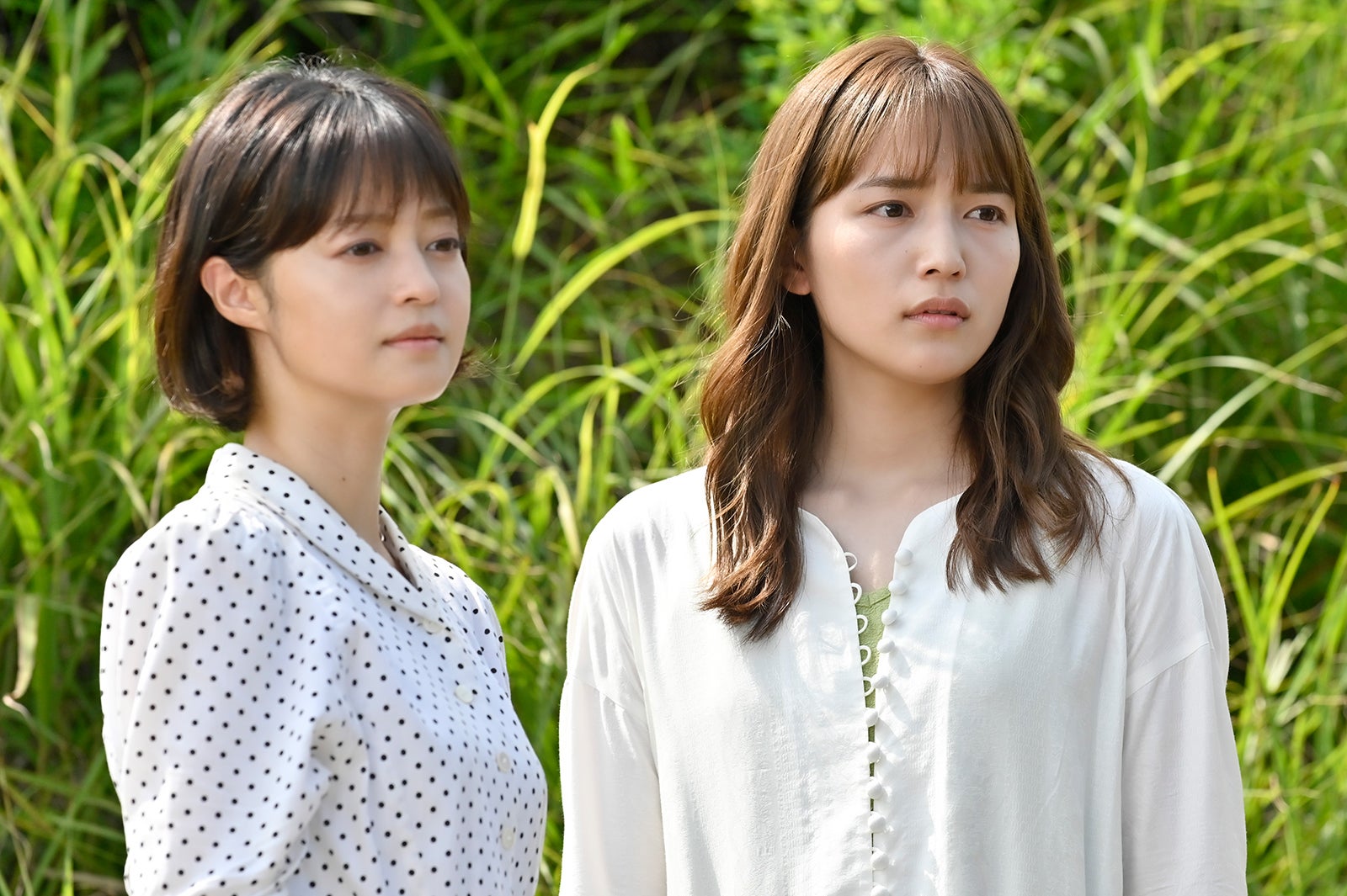 小林涼子、川口春奈（C）テレビ朝日