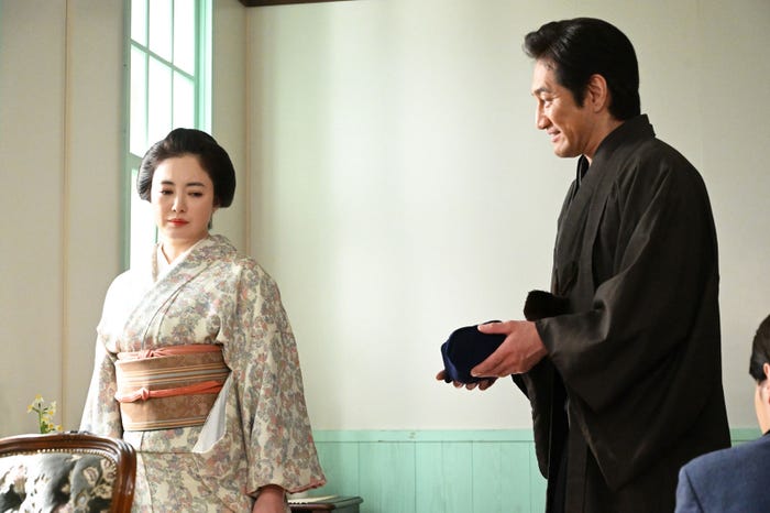 仲間由紀恵、谷田歩「風、薫る」第37話(C)NHK