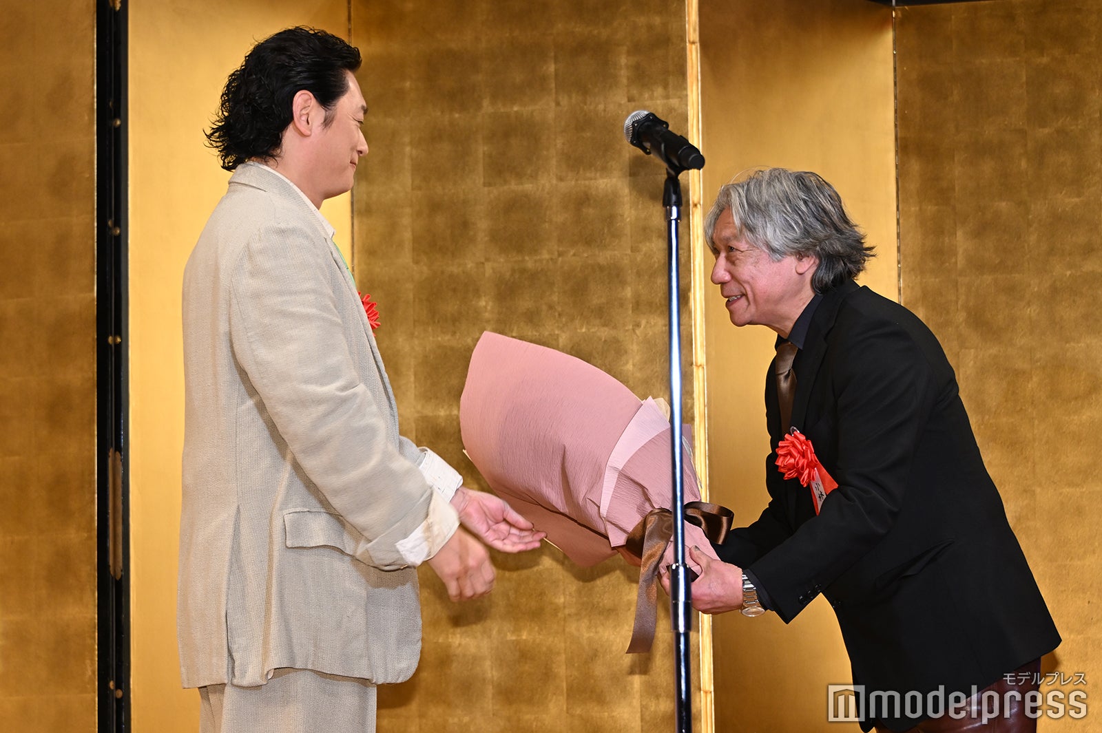 井浦新、小林三四郎氏（C）モデルプレス