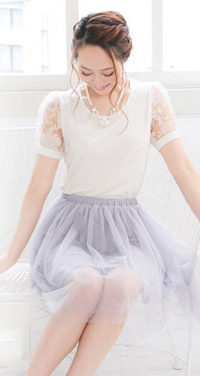 袖フラワーオーガンジー切替カットソートップス「神戸レタス」1690円（税込）