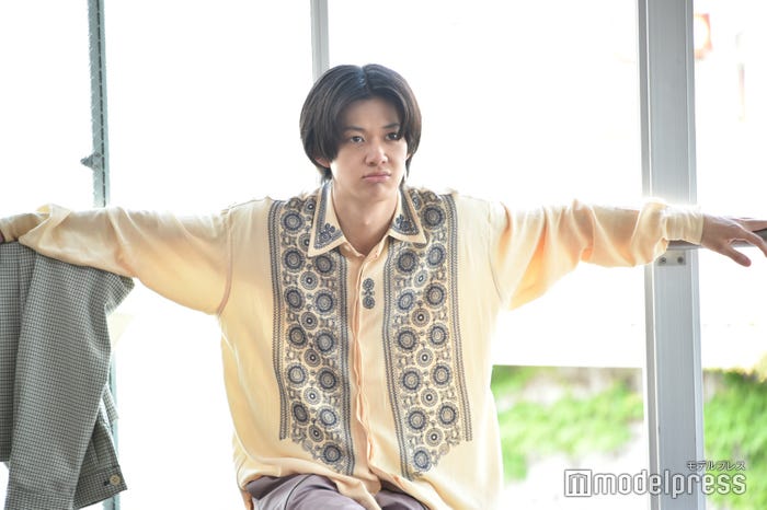 小川史記「BATTLE KING!!」撮影現場の様子@静岡県・沼津(C)モデルプレス