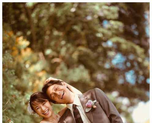 吉田栄作&内山理名、ウエディングショット公開 結婚1周年を報告