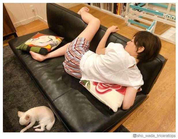 上野樹里のくつろぎ姿を夫・和田唱が撮影「寝方が可愛すぎる」「貴重な写真」の声